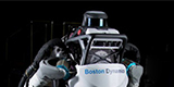 Atlas, il robot di Boston Dynamics, strizza l'occhio al mondo dell'auto: guardate come sposta un ammortizzatore