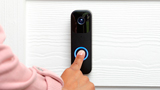 Rispondere alla porta ovunque si sia dallo smartphone: le offerte da non perdere su Video Doorbell e gli altri dispositivi Blink