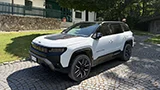 Nuova Jeep Compass 4xe, prima prova: modificata per l'offroad, in elettrico si pu&ograve;