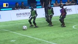 Robot umanoidi, la partita di calcio è comica: l'unica cosa che sanno fare bene è cadere