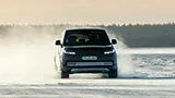 JLR annuncia il ritardo del Range Rover elettrico, e forse anche della "Barbie Car" Type 00