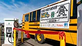 Gli scuolabus che si ricaricano e restituiscono energia alla rete, il maxi progetto in California