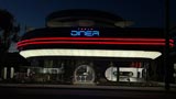 Elon Musk apre un ristorante: ecco il primo Tesla Diner! Supercharger e schermi cinematografici giganti