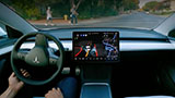 Vuoi la guida autonoma? Prima di attivarla, Tesla ti fa un test (anche se hai gi&agrave; pagato)