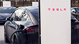 Anarchici tagliano i cavi del Tesla Supercharger di Rovereto: "sabotare la società tecnologica"