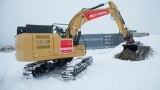 Da Caterpillar un escavatore elettrico da 26 tonnellate con battery pack da 300 kWh