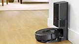 Anche in Italia iRobot Roomba i7+, il robot che si svuota da solo