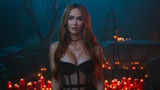 Diablo IV, enormi investimenti nel marketing: Megan Fox elogia le morti in un abito succinto